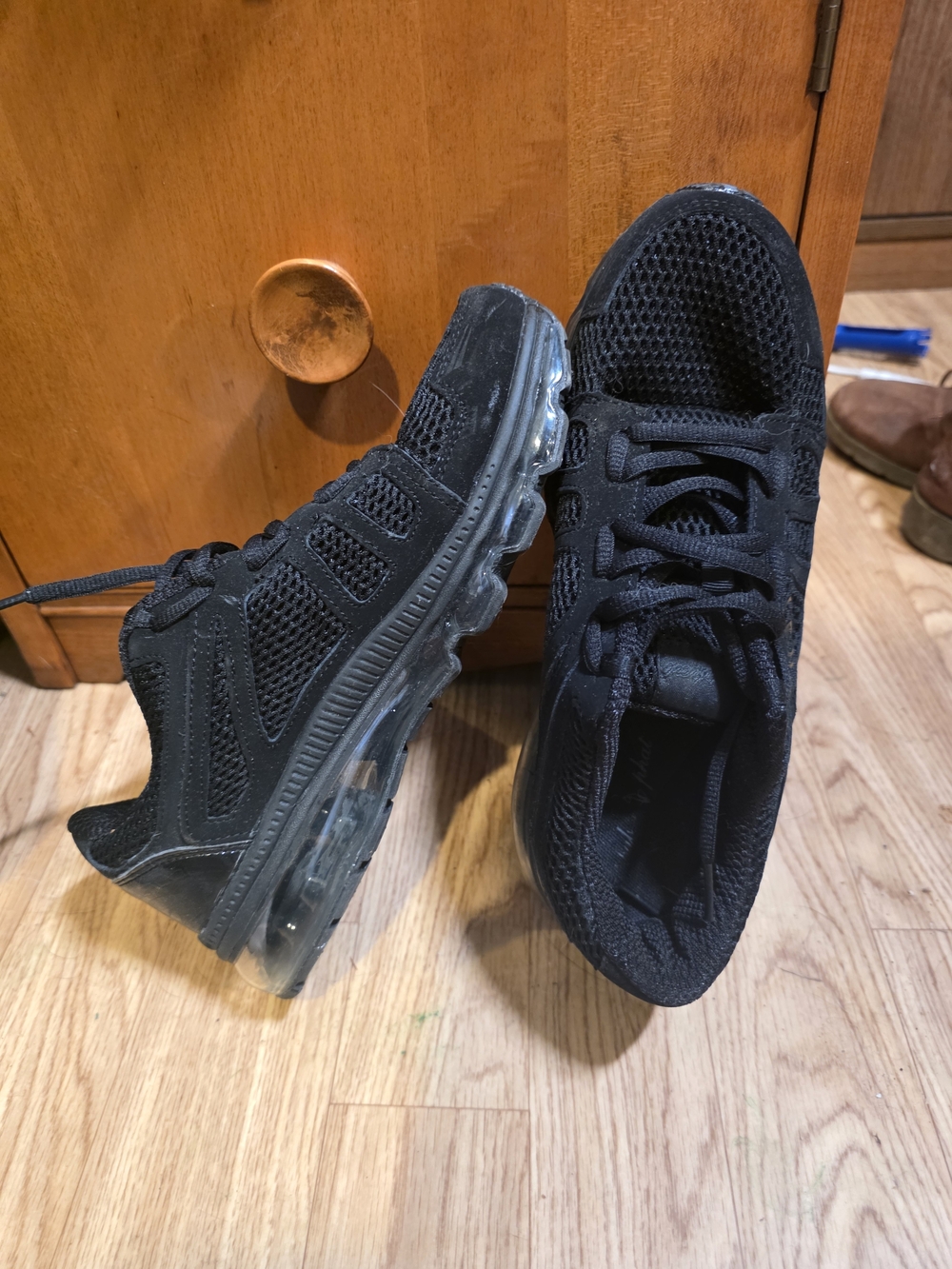 Women's Black Leather Lace-Up Sneakers - Classic Everyday Comfort